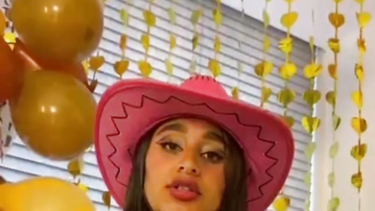 WANT TO SEE MORE? – video od webkamerové modelky amira_moon18