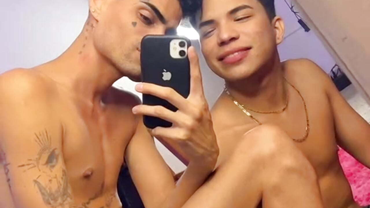 WhatsApp Video 2026-05-16 at 1,25,57 AM - video od modelky/modela Gay_Red_Room