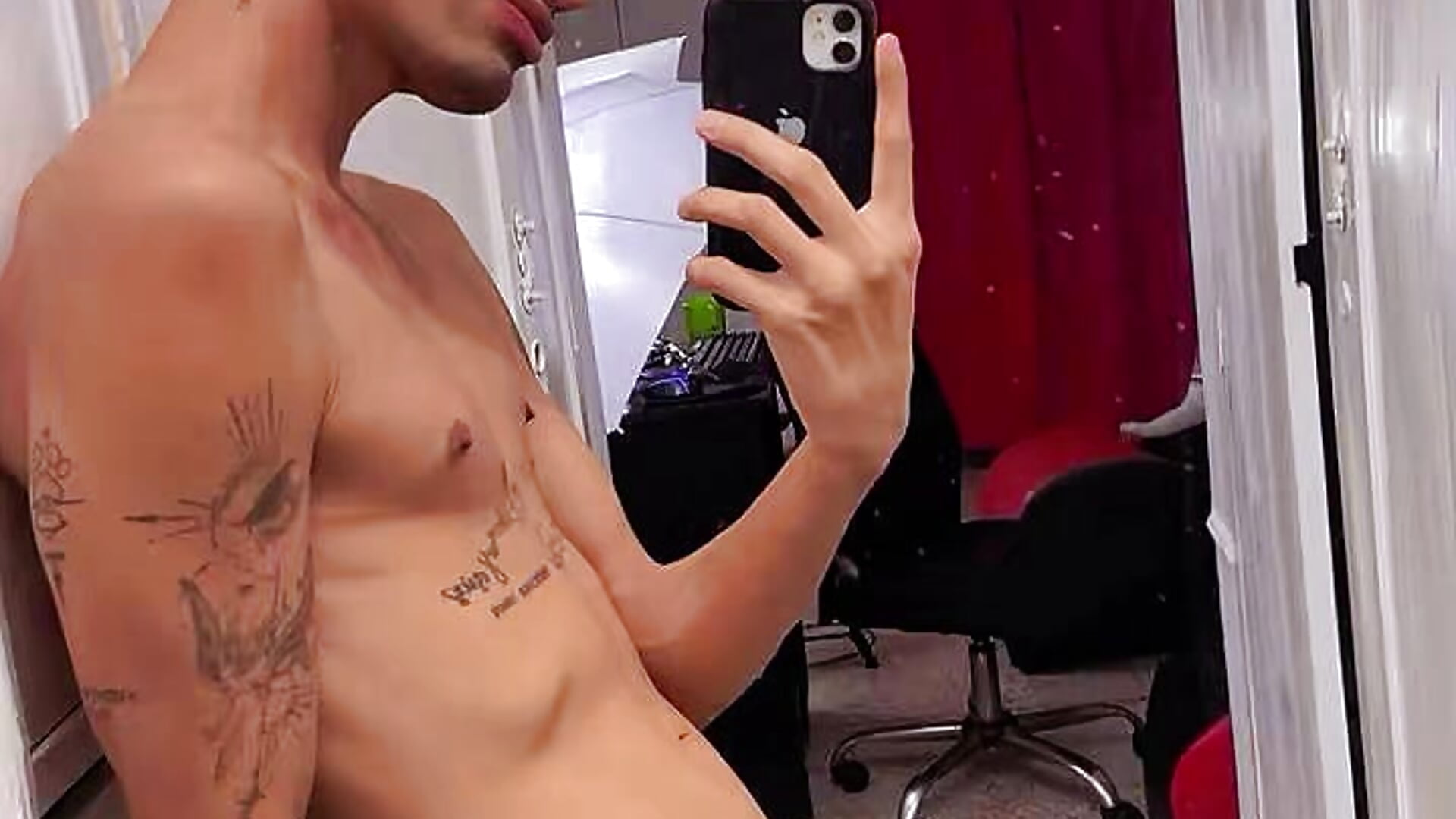 WhatsApp Video 2026-05-16 at 1,25,56 AM - video od modelky/modela Gay_Red_Room