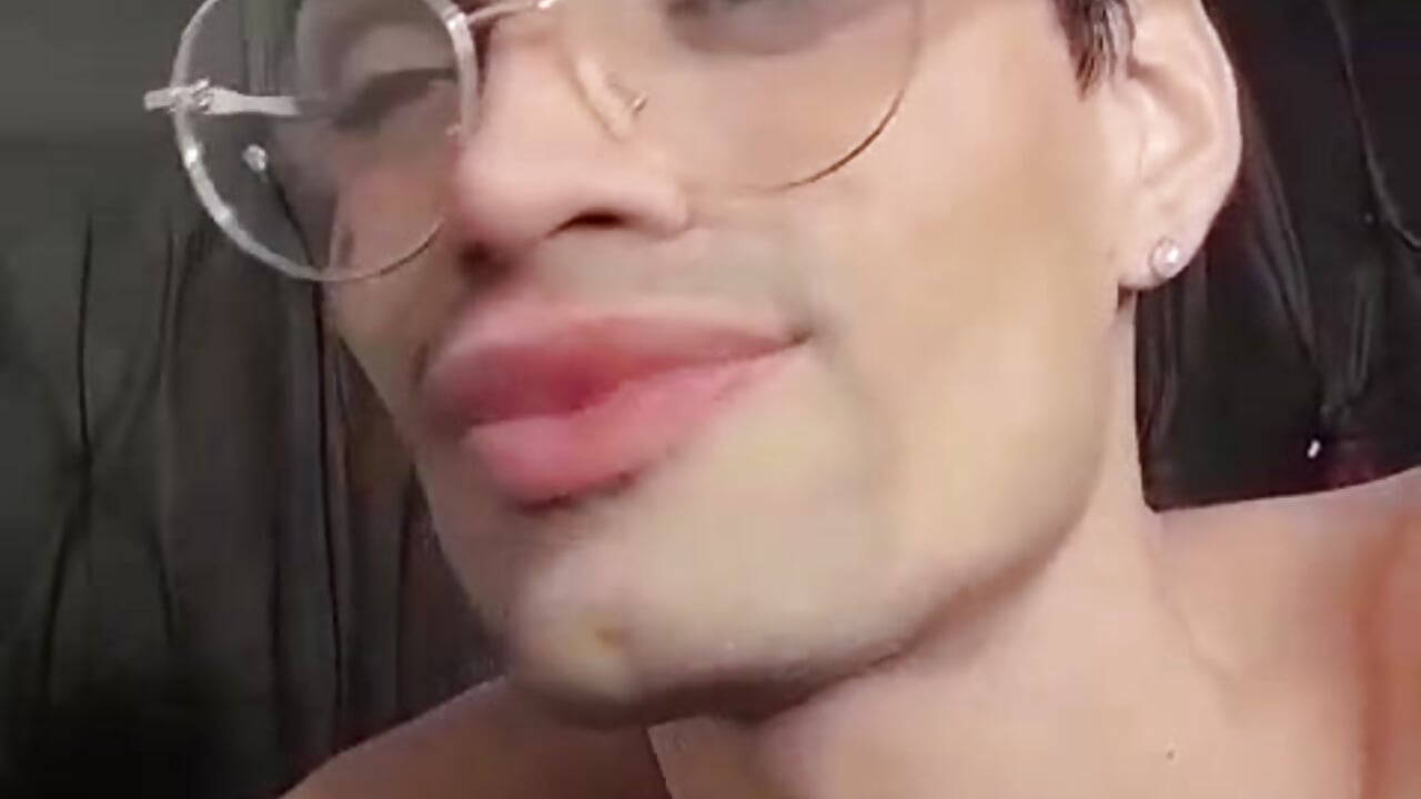 WhatsApp Video 2026-04-07 at 12,47,19 AM - Gay_Red_Room主播的视频