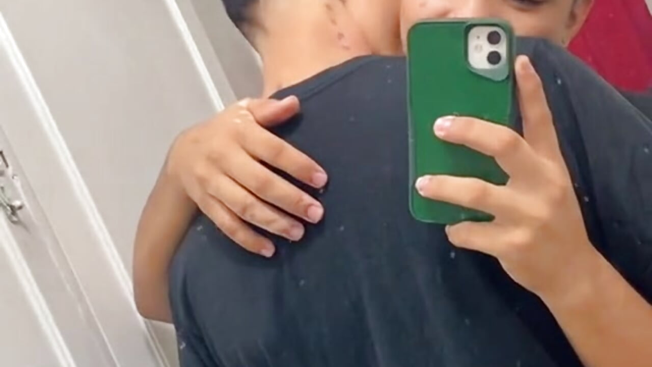 WhatsApp Video 2026-05-08 at 11,47,43 PM – video af Gay_Red_Room cam-model