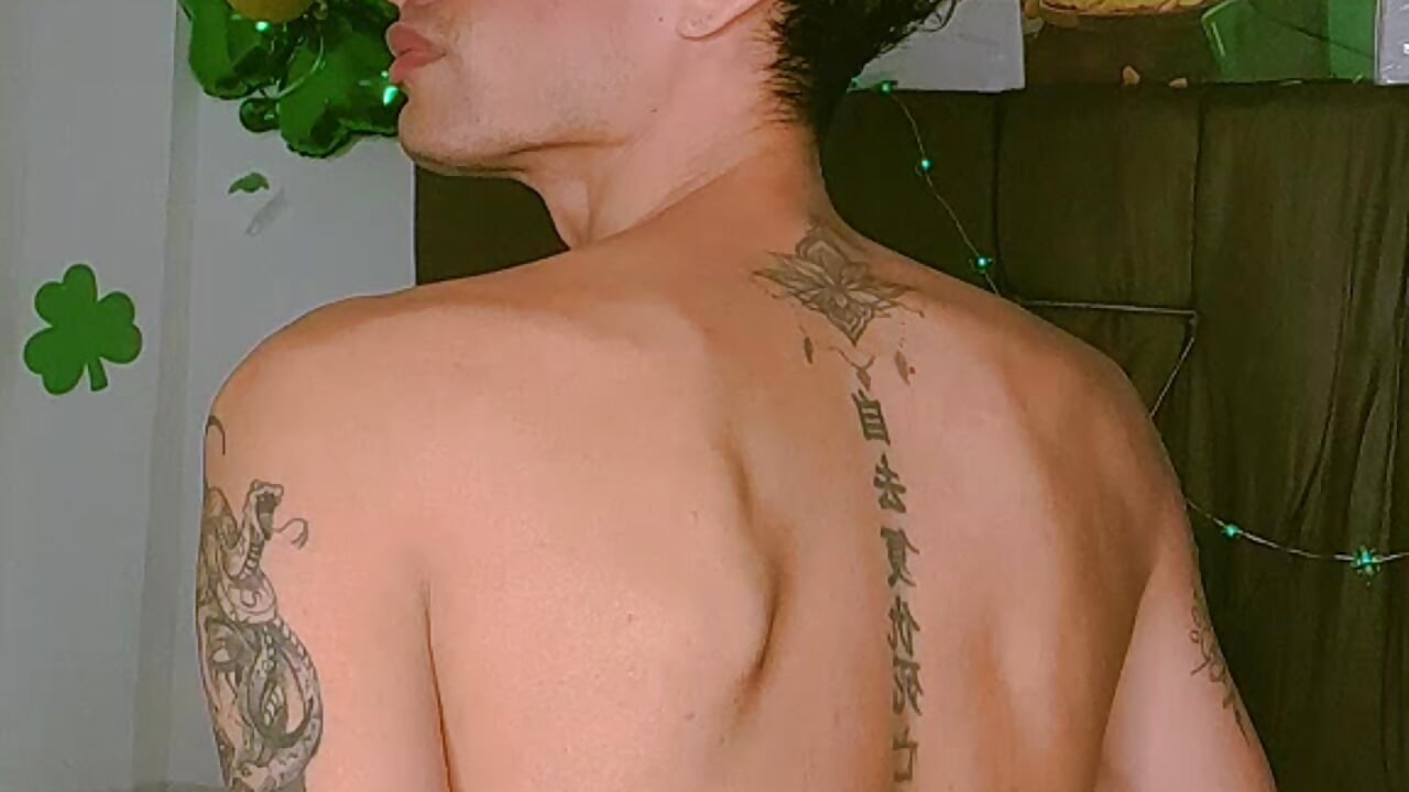 WhatsApp Video 2026-04-07 at 12,47,23 AM - Gay_Red_Room主播的视频