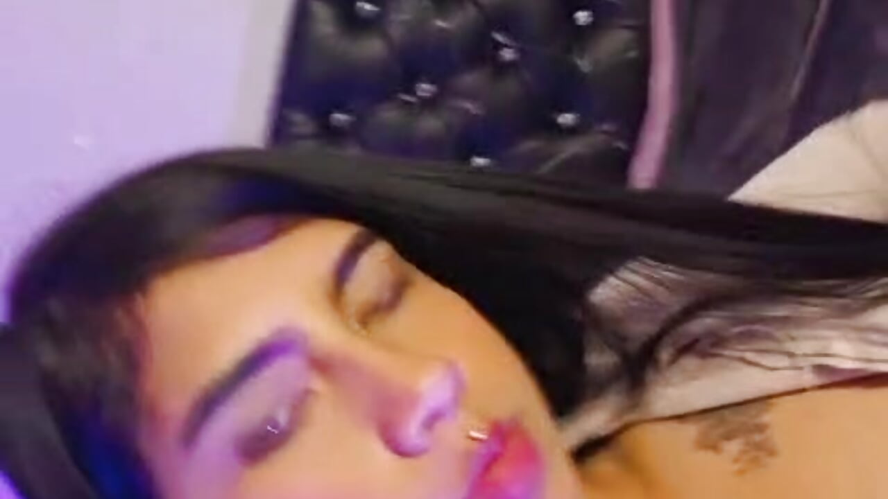 hey, love – video modela na kameri cloegp