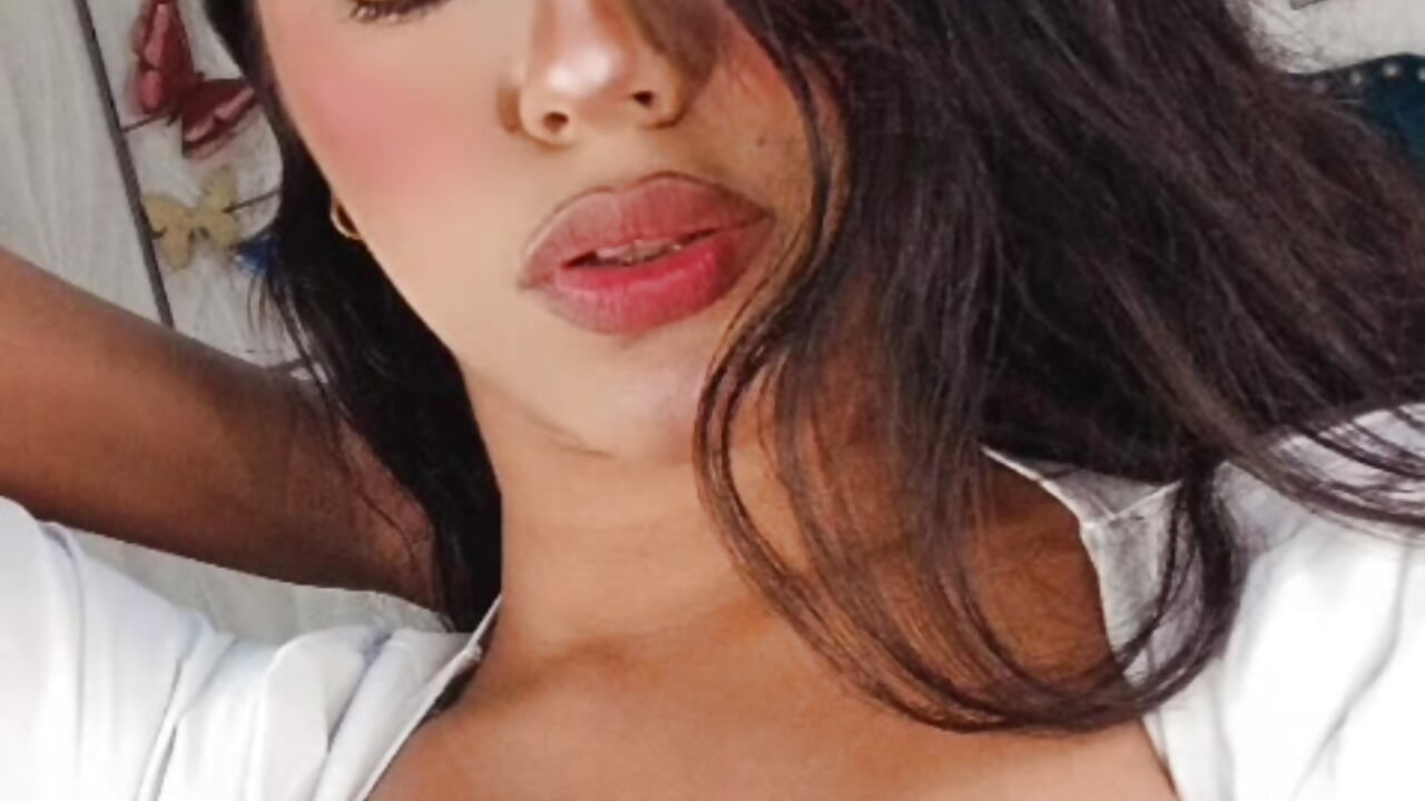 a little gift 😈– kendall_queen__ kameramodell videója