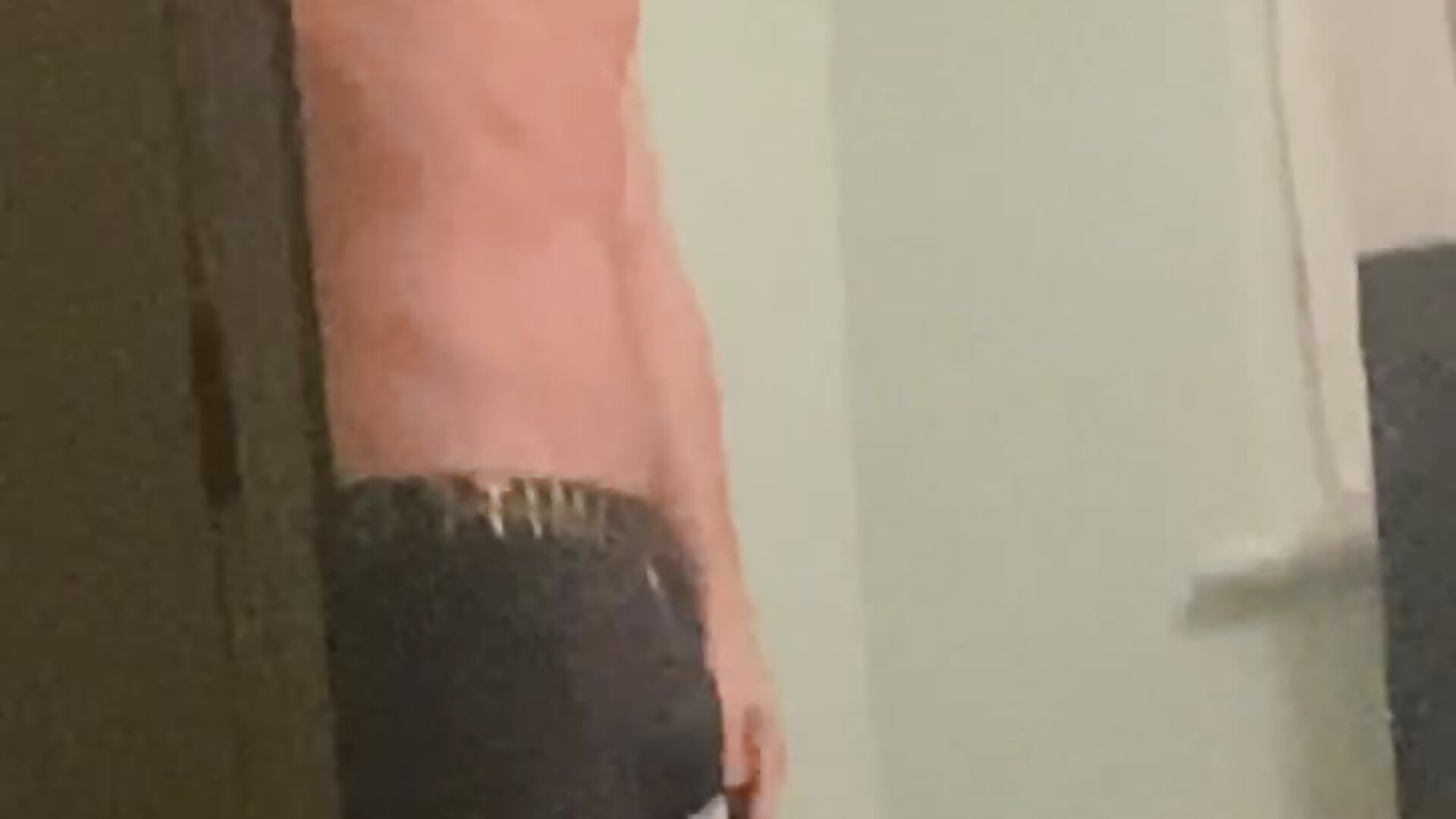 7CBDB4D2-3F0A-4009-B322-26D0DAAFB6F2 – video modela na kameri badbrad_2