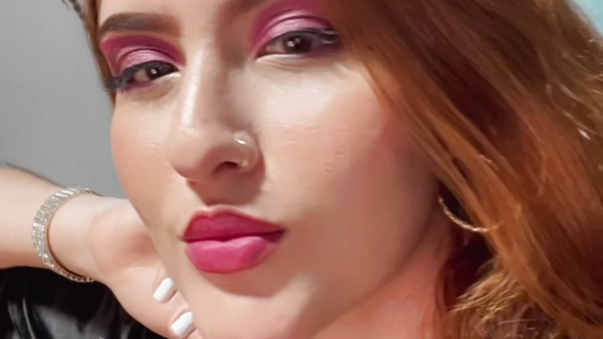 Me 🩷 – video od webkamerové modelky roouse_moon