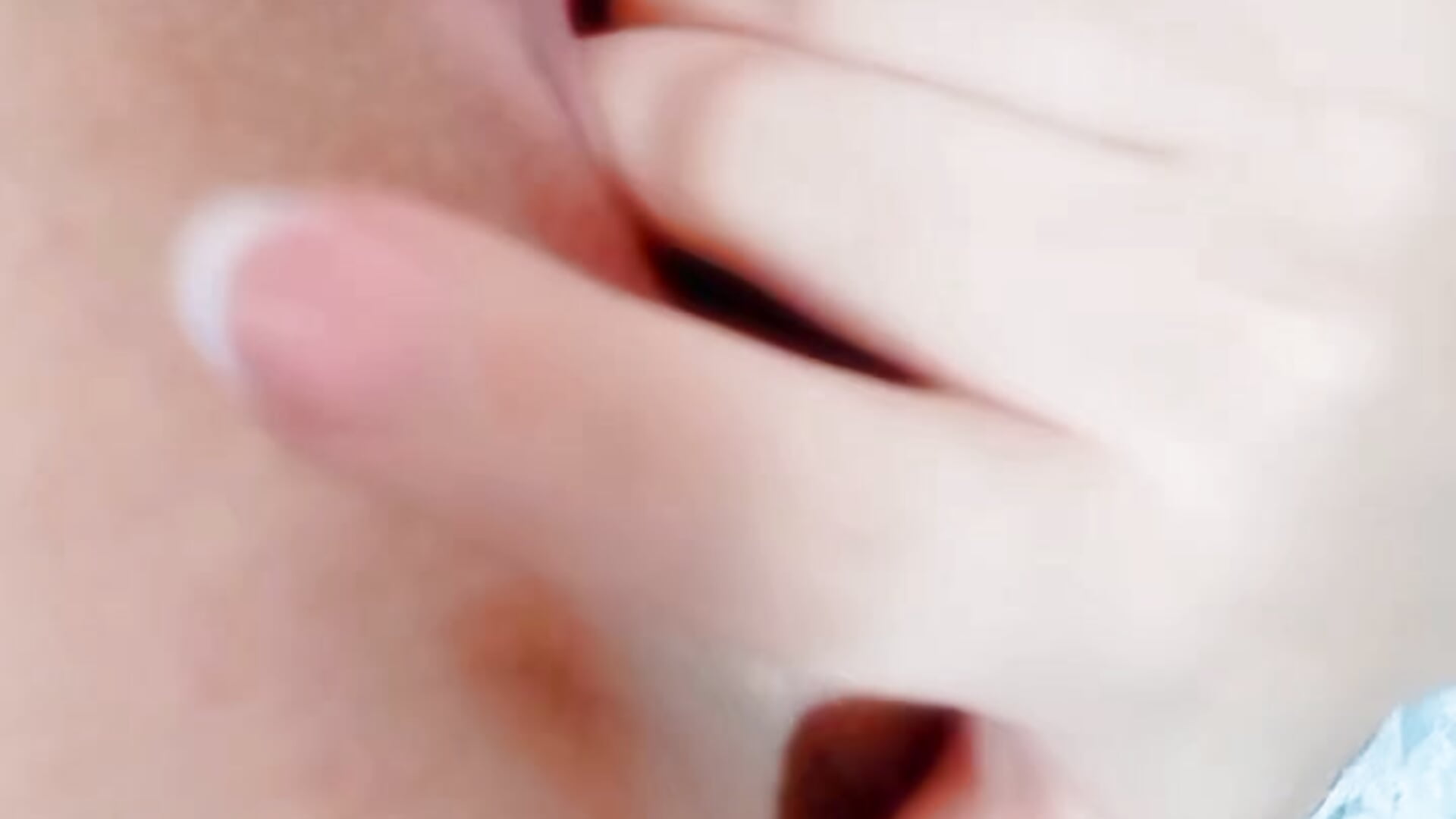 Play pussy with fingers — filmik roouse_moon, modela(-lki) na kamerkach