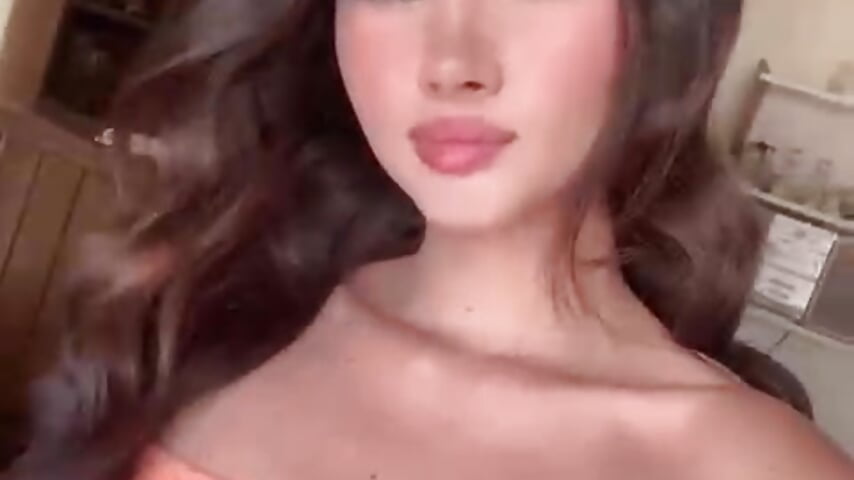 WhatsApp Video 2026-02-16 at 6,45,54 PM – видео вебкам-модели BellaMillers