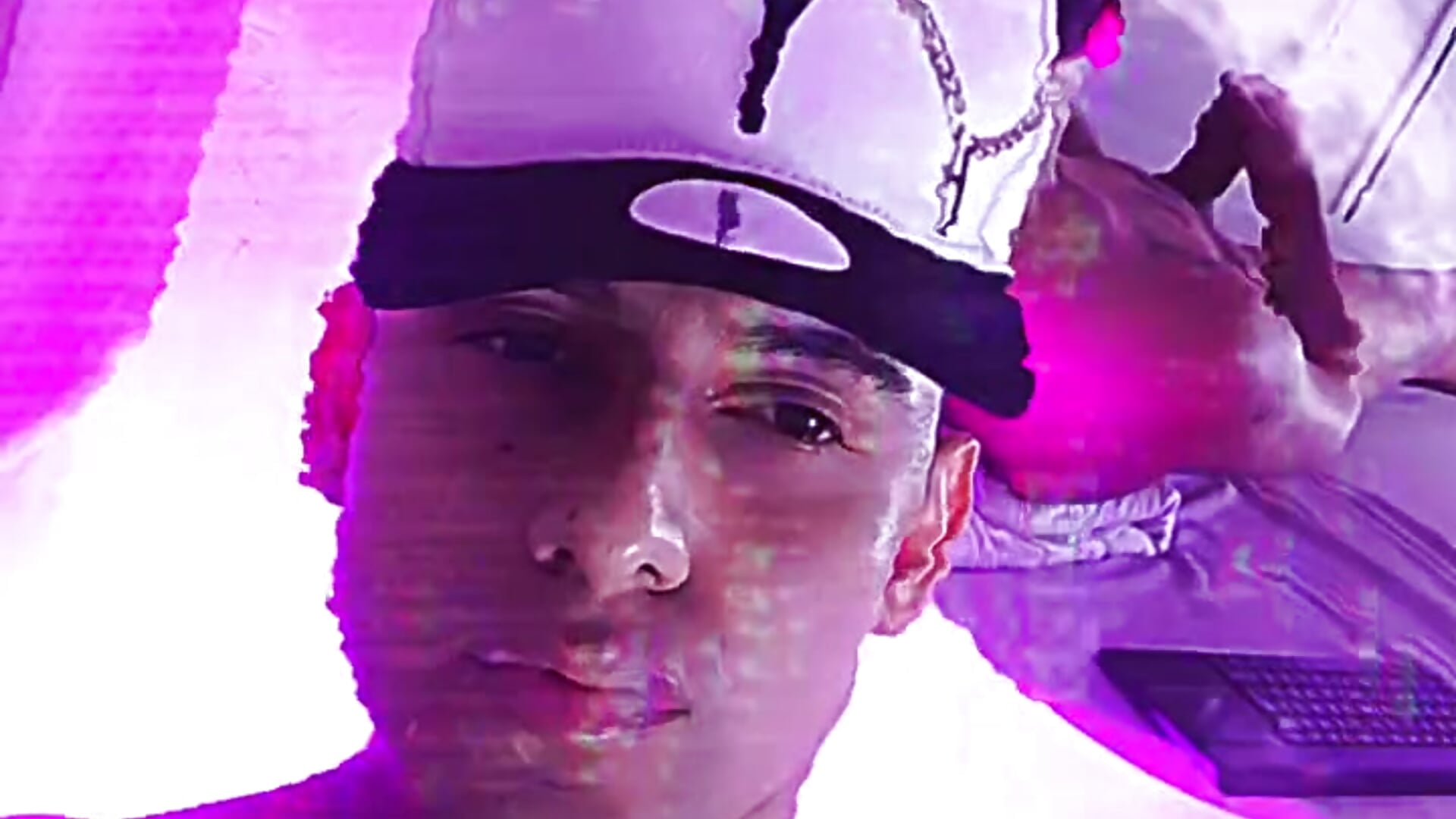 Looking me 🧐😏 - video của người mẫu cam STEVEN_OS