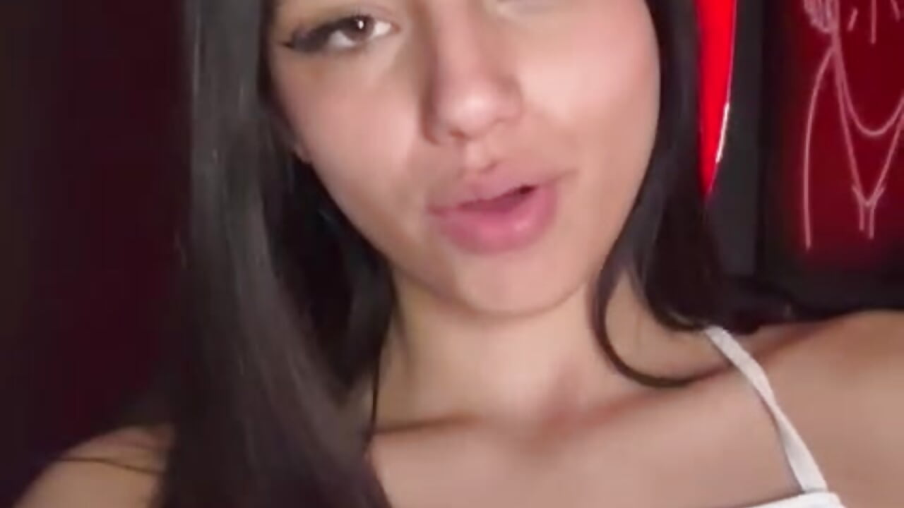 Emily Hot - فيديو من Emily_Teen_LS موديل الكام