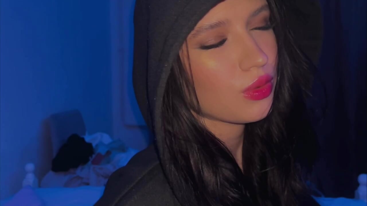 ❤ - video by Miaa_Hill cam model