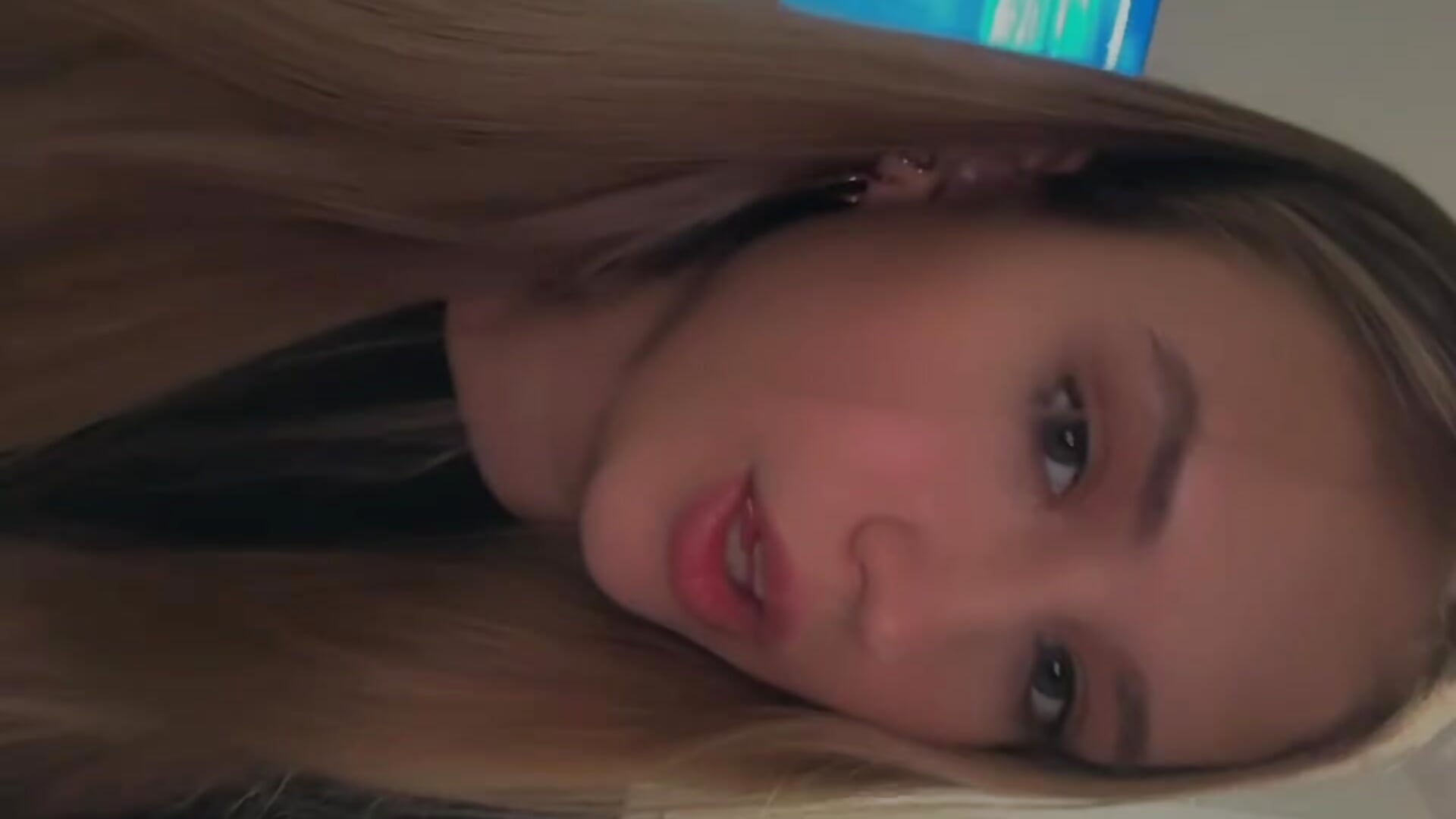 💋 💋 💋 - clip cu Miaa_Hill model videochat