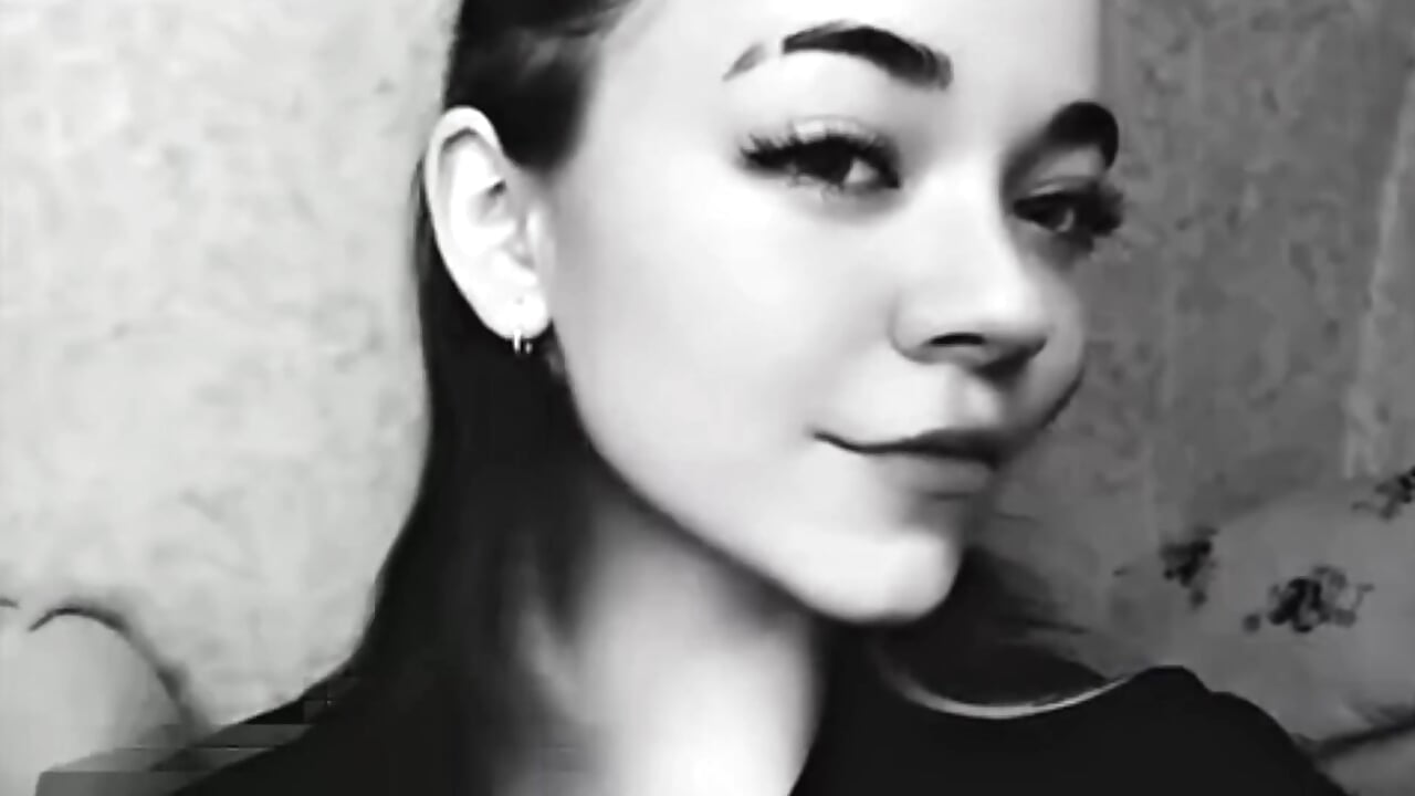 it's just a cute sound😊 – video modela na kameri StephanieMarin