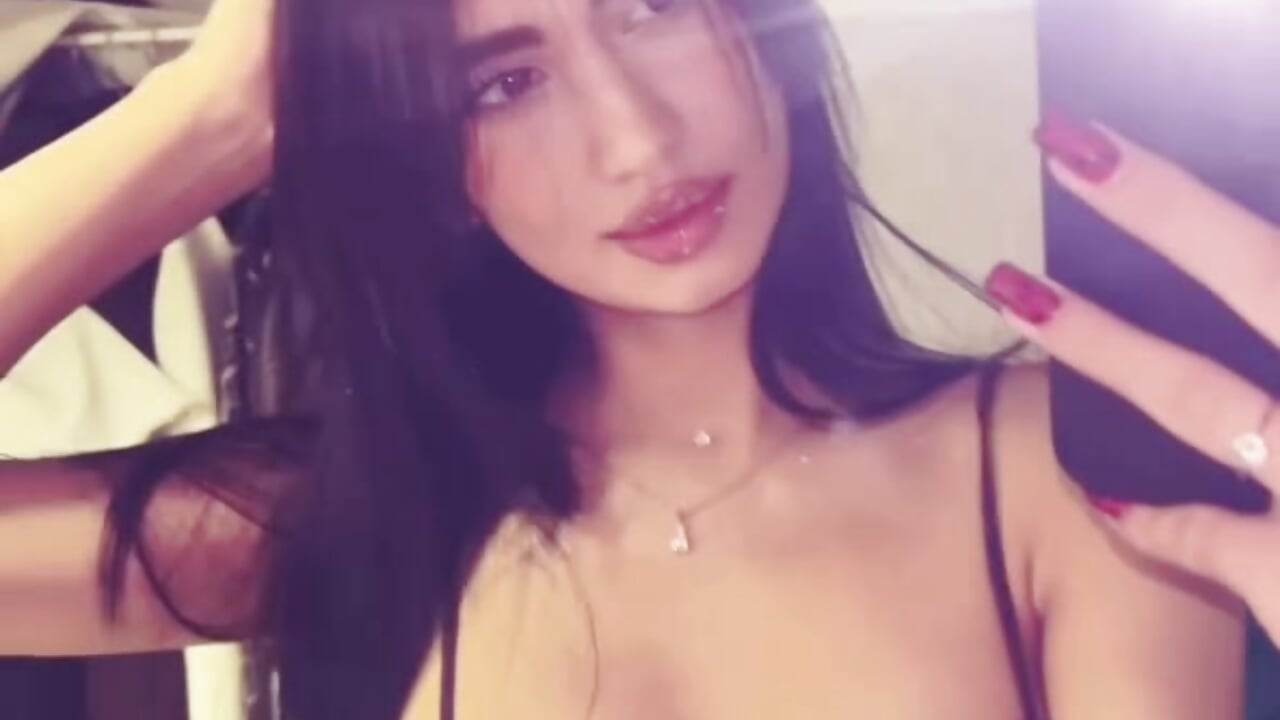 :) - video di Adele_Lanea modella di cam