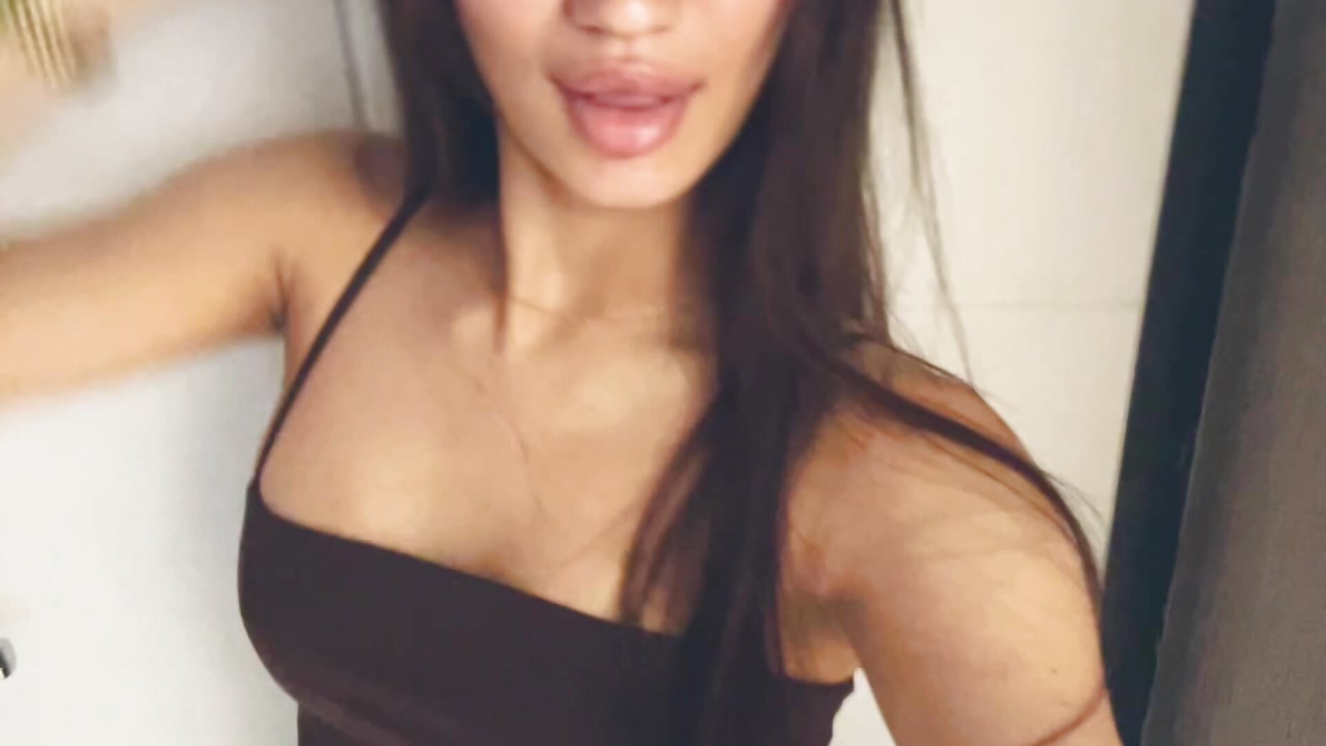 Chocoladka🍫 – video od webkamerové modelky Adele_Lanea