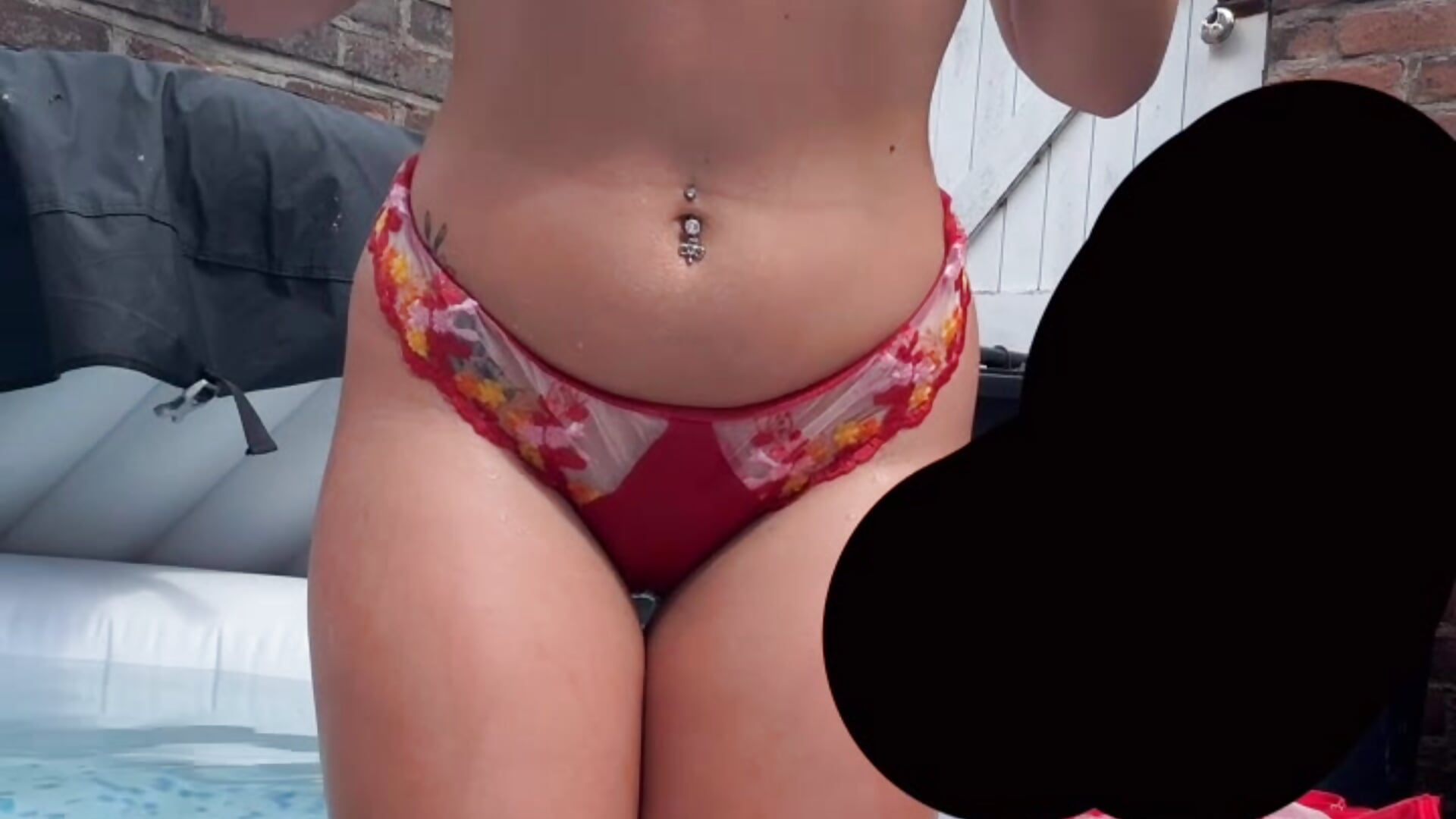Being naughty in the hot tub 😏(striptease)