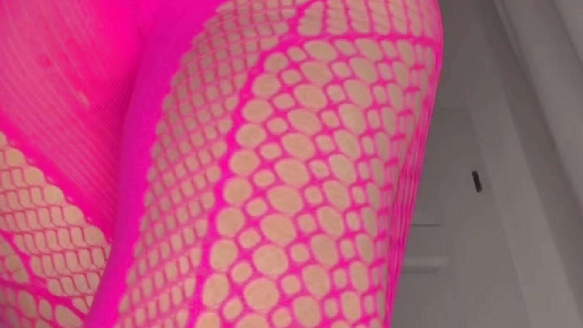 Mm, a fishnet bodysuit on my naked body feels especially nice.Dare to resist bitch? No fucking way, - video di supreme_dominatrix modella di cam