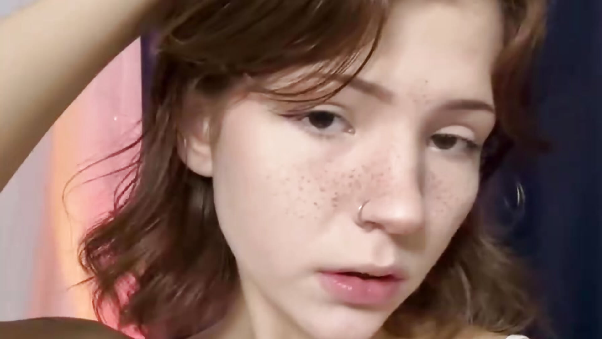 Am I - clip cu kxomorebi model videochat