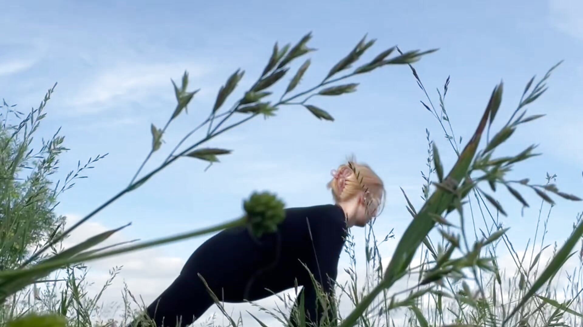 stretching on the nature – video od webkamerové modelky LotusHinata
