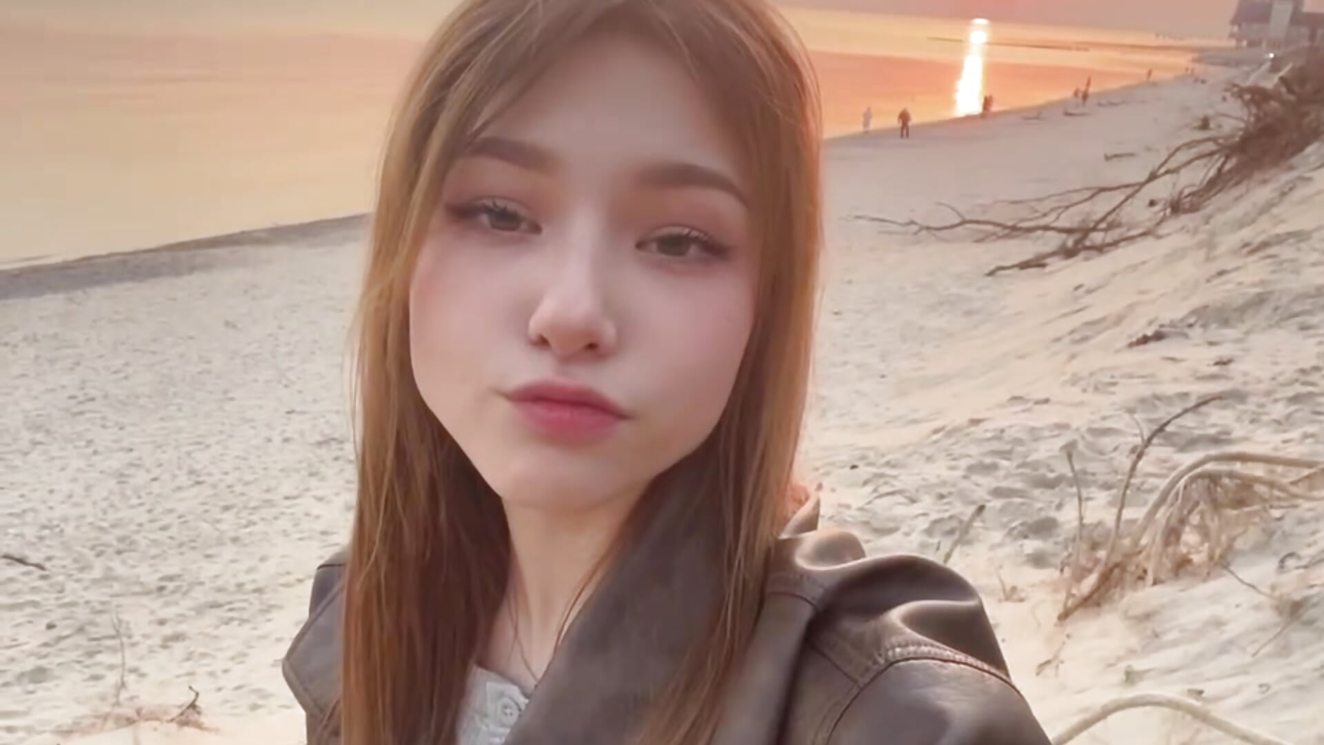 🪷 – video modela na kameri aera_elese