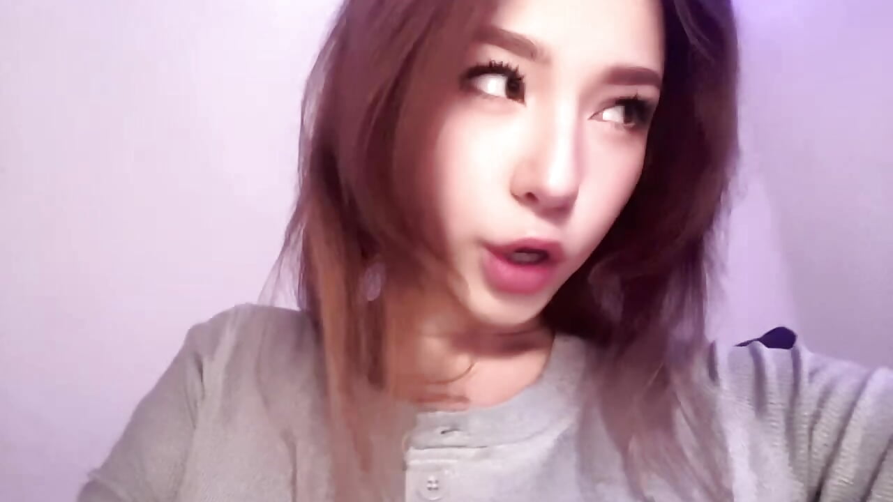 🌺 – video modela na kameri aera_elese
