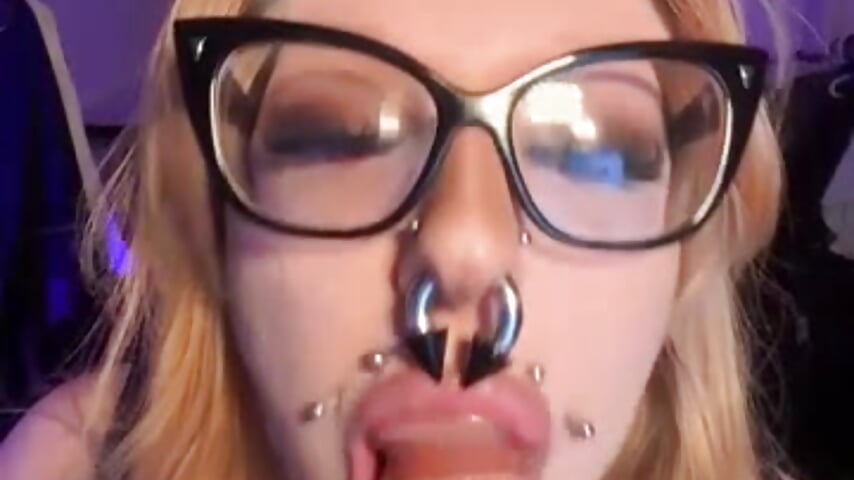 Lippy blowy