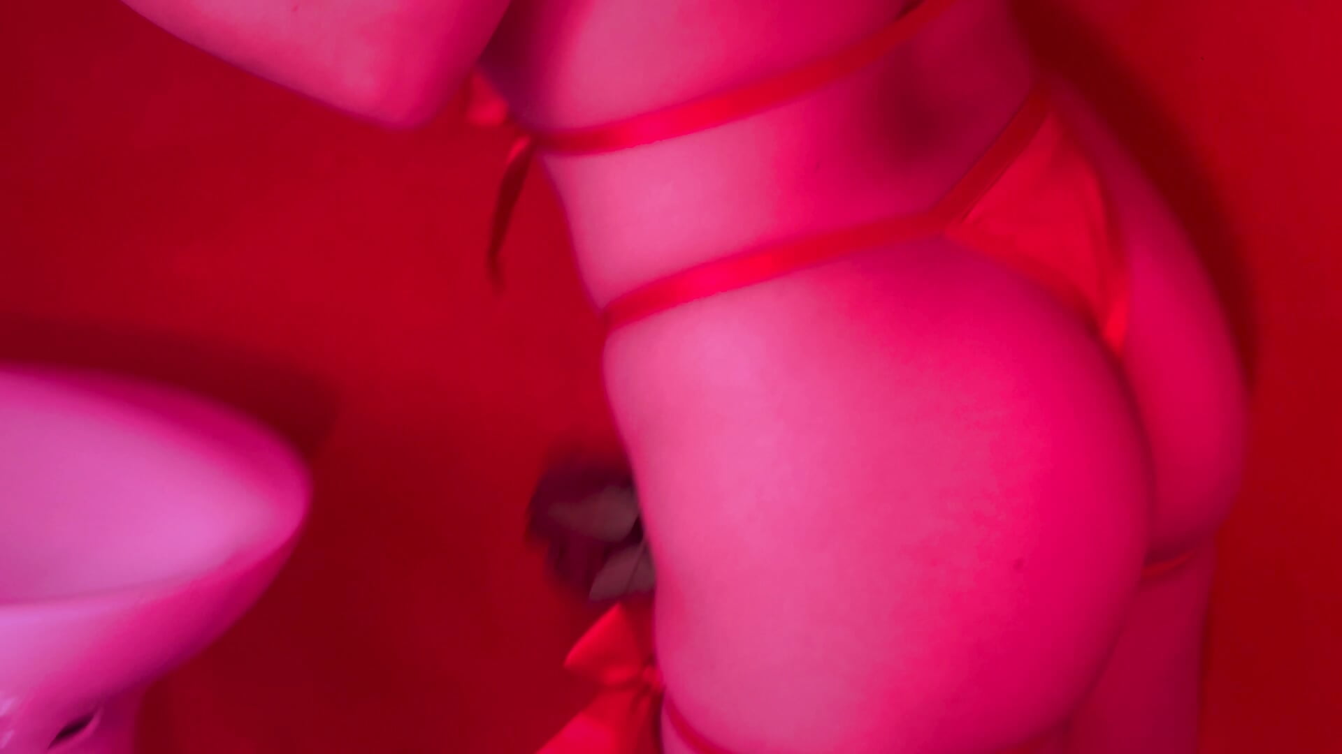 Come closer, I don’t bite… hard - video av Emili_Rousee_ cam-modell