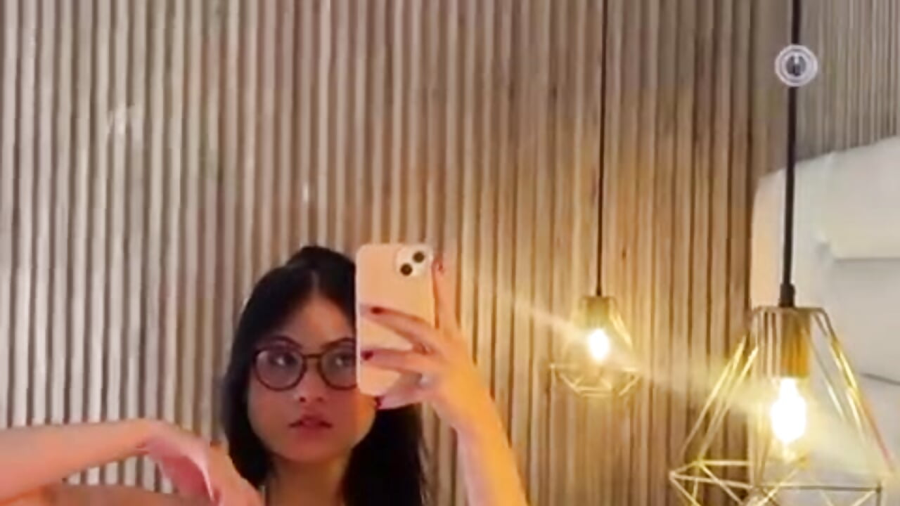 A hot girl 🔥 – video af IvyRous cam-model