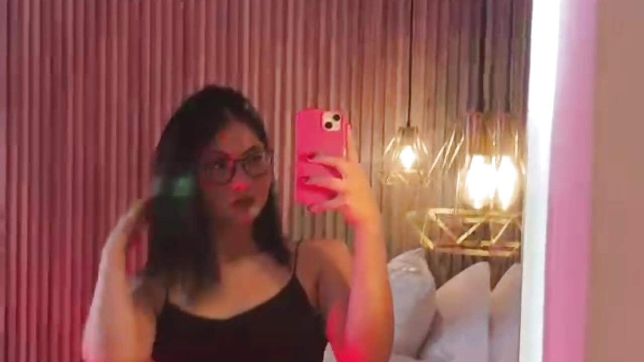 A sexy girl 💋 - video by IvyRous cam model