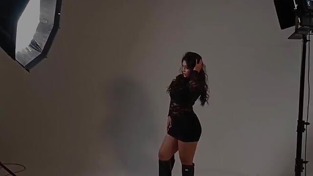Sexy Mee - video by sara_stormy cam model