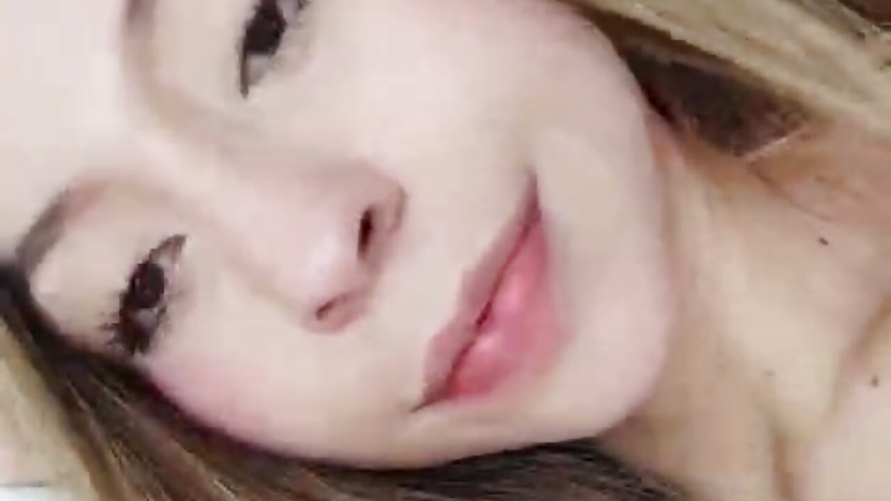 SMILE – video modela na kameri LuuluBerry