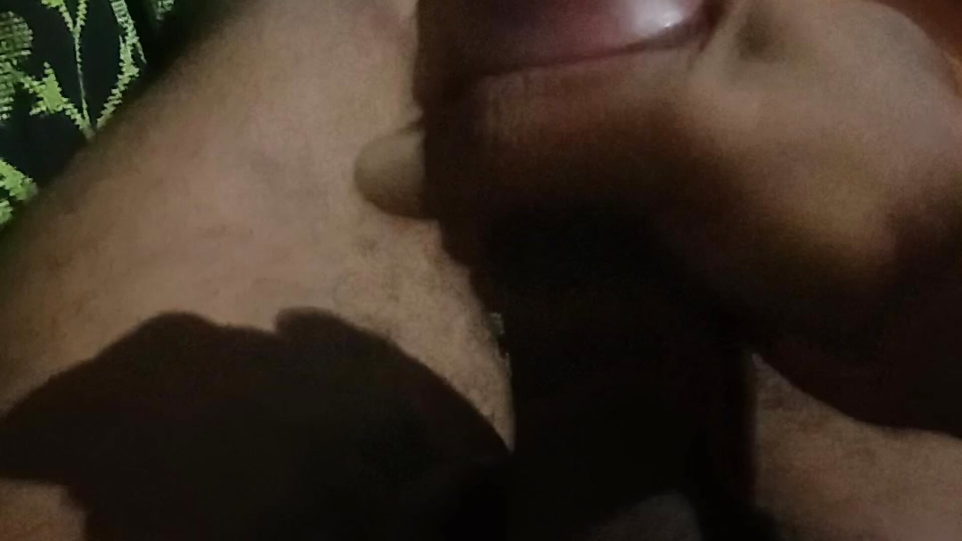 Ele gozando no escuro vem ver 💦💦💦💦💦 - vidéo du modèle de showcams Thasmien