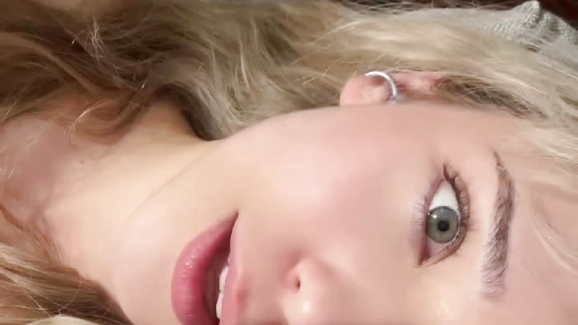 Absolutely nothing - video oleh SourMidday kamera model