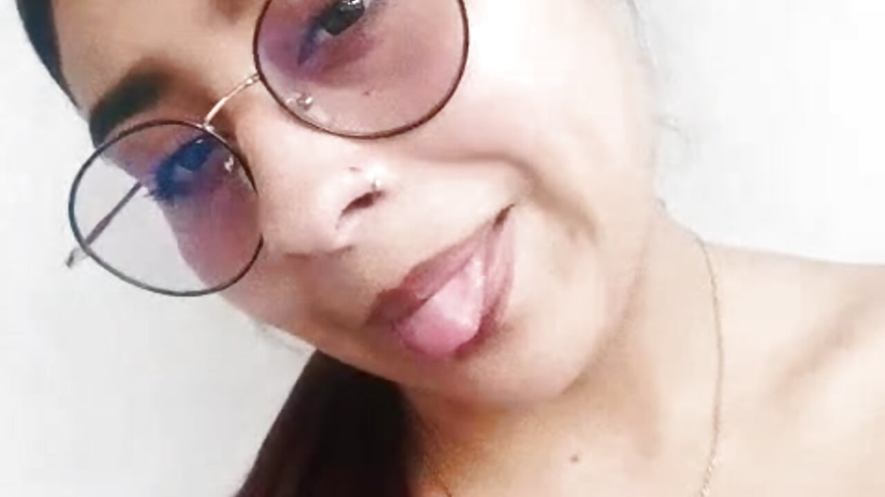 Hey guys🌷 - Vídeo de Bayolet_Quivera, modelo de vídeos