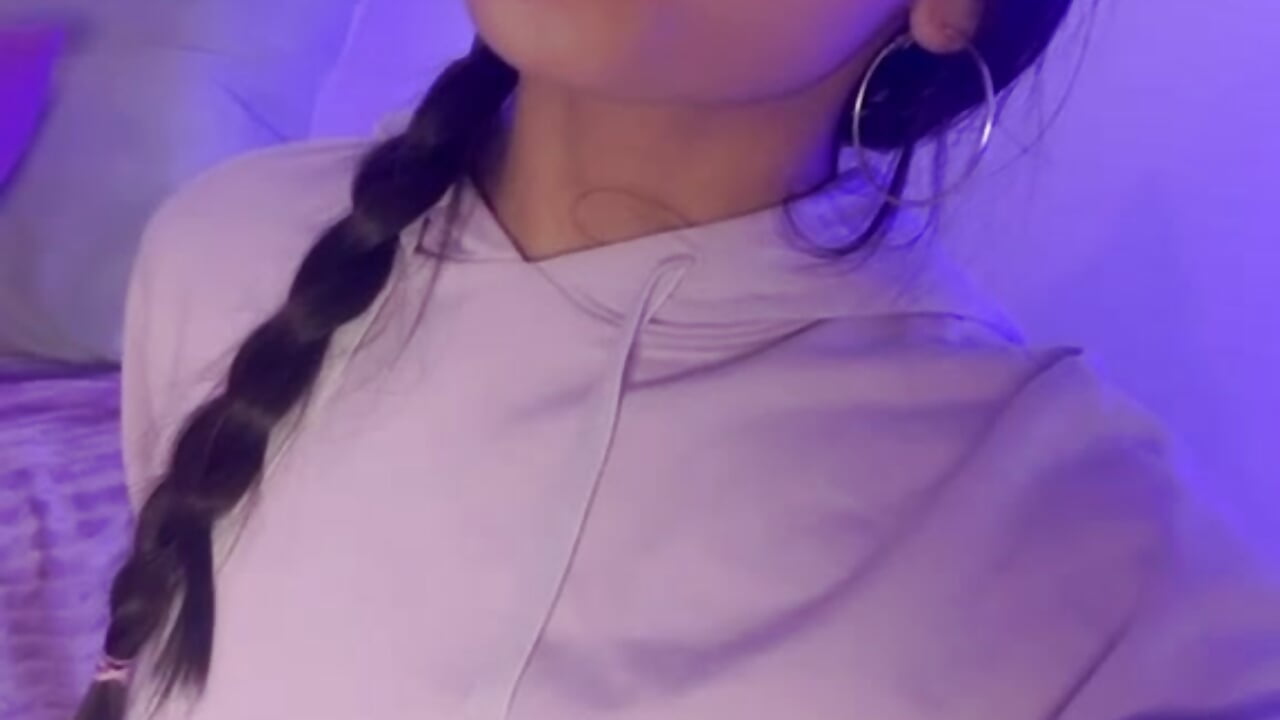 Waiting you💜 - video by hannah_jet cam model