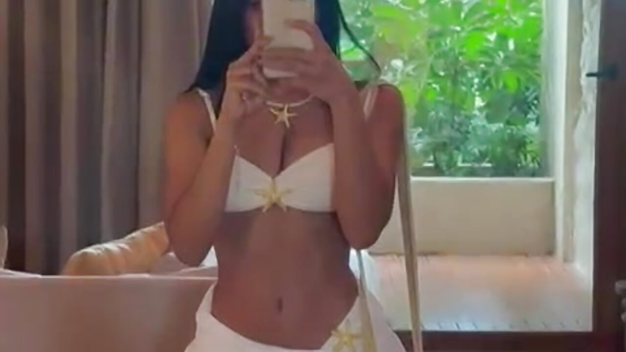 Do you like my outfit? ✨ - video của người mẫu cam joss_caprice