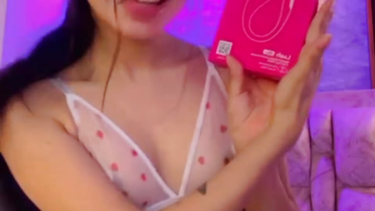 I'm ready for your vibes 😇 Check out my new toy 😈 - video by chloe_bluee_ cam model