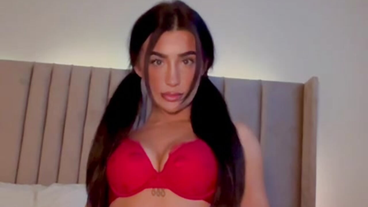 Just stare👀 - Vídeo de itsjayjayxo, modelo de vídeos