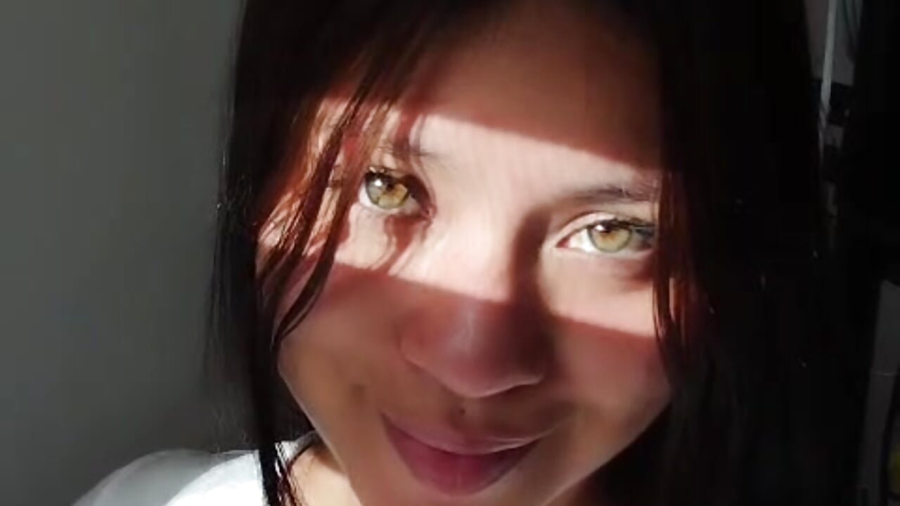 My beautiful little girl wants a thousand kisses♥ - סרטון של Emily__Stef