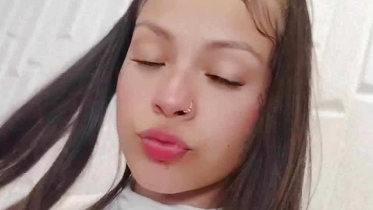 tender face but perberous mind 😍 - Emily__Stef 캠 모델의 동영상