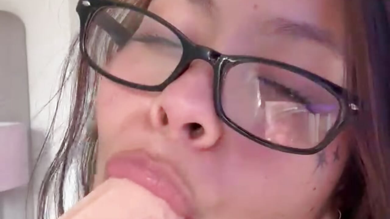 BLOWJOB FROM YOUR BEAUTIFUL GIRL♥ - video by Emily__Stef cam model