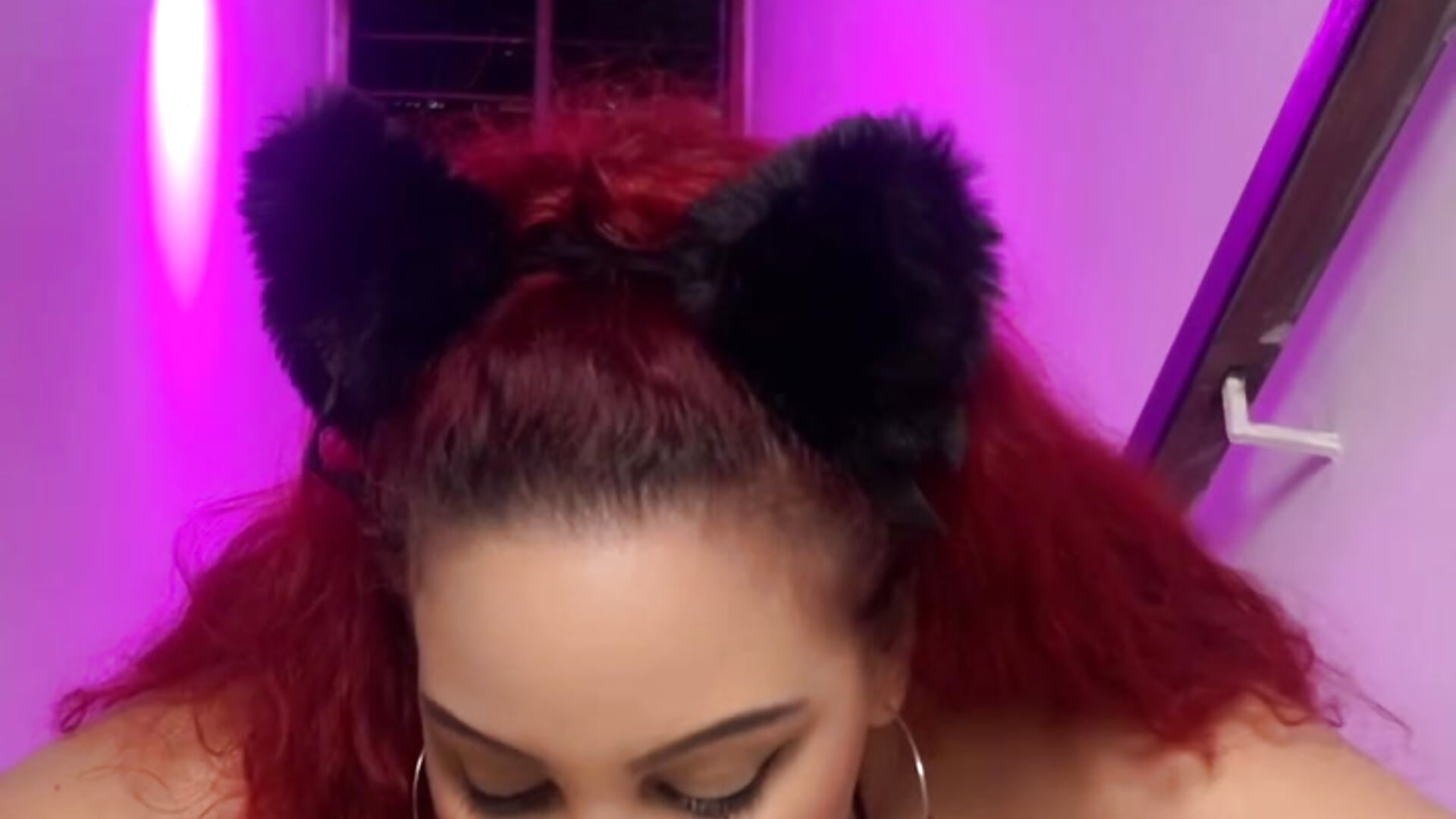Cat drinking milk 🔥 - Video von Eva_milfxxx Cam-Model