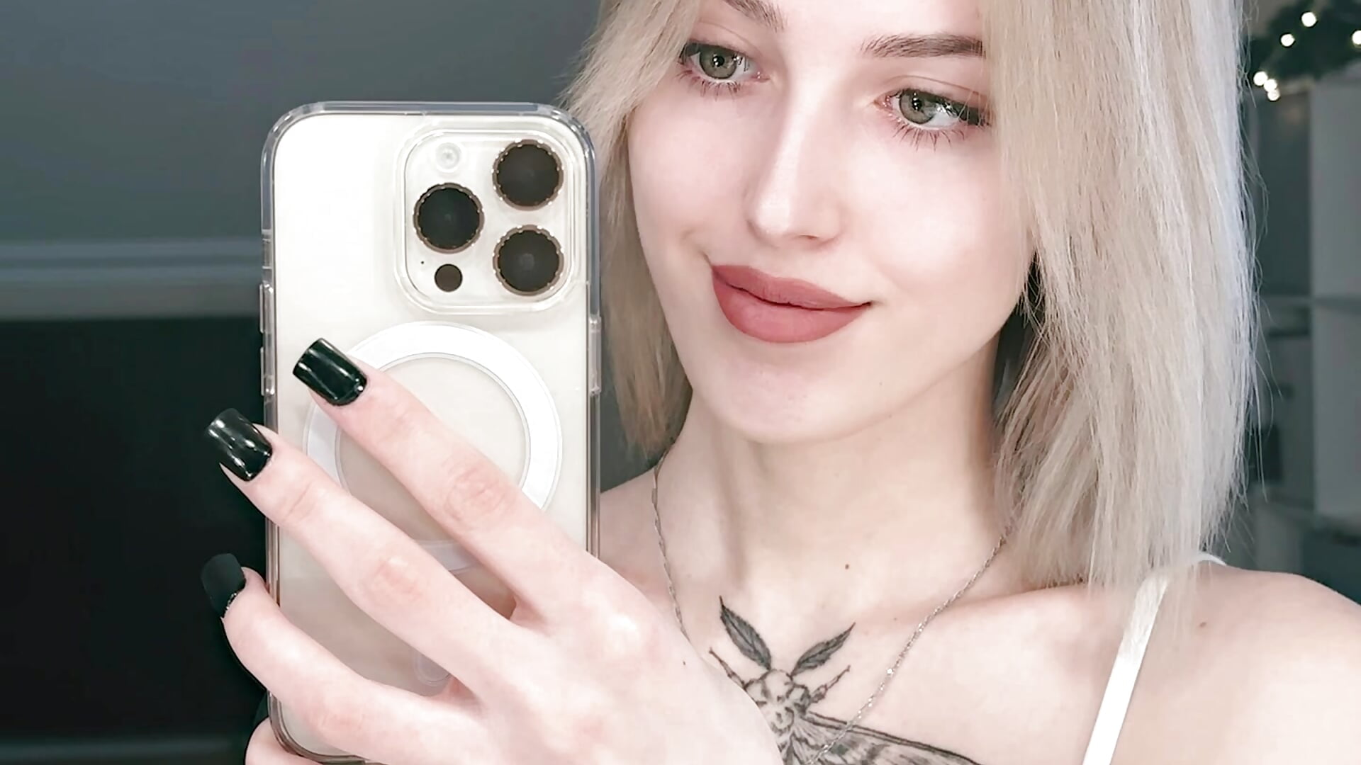 Meow 🍒 – video af bountymi cam-model