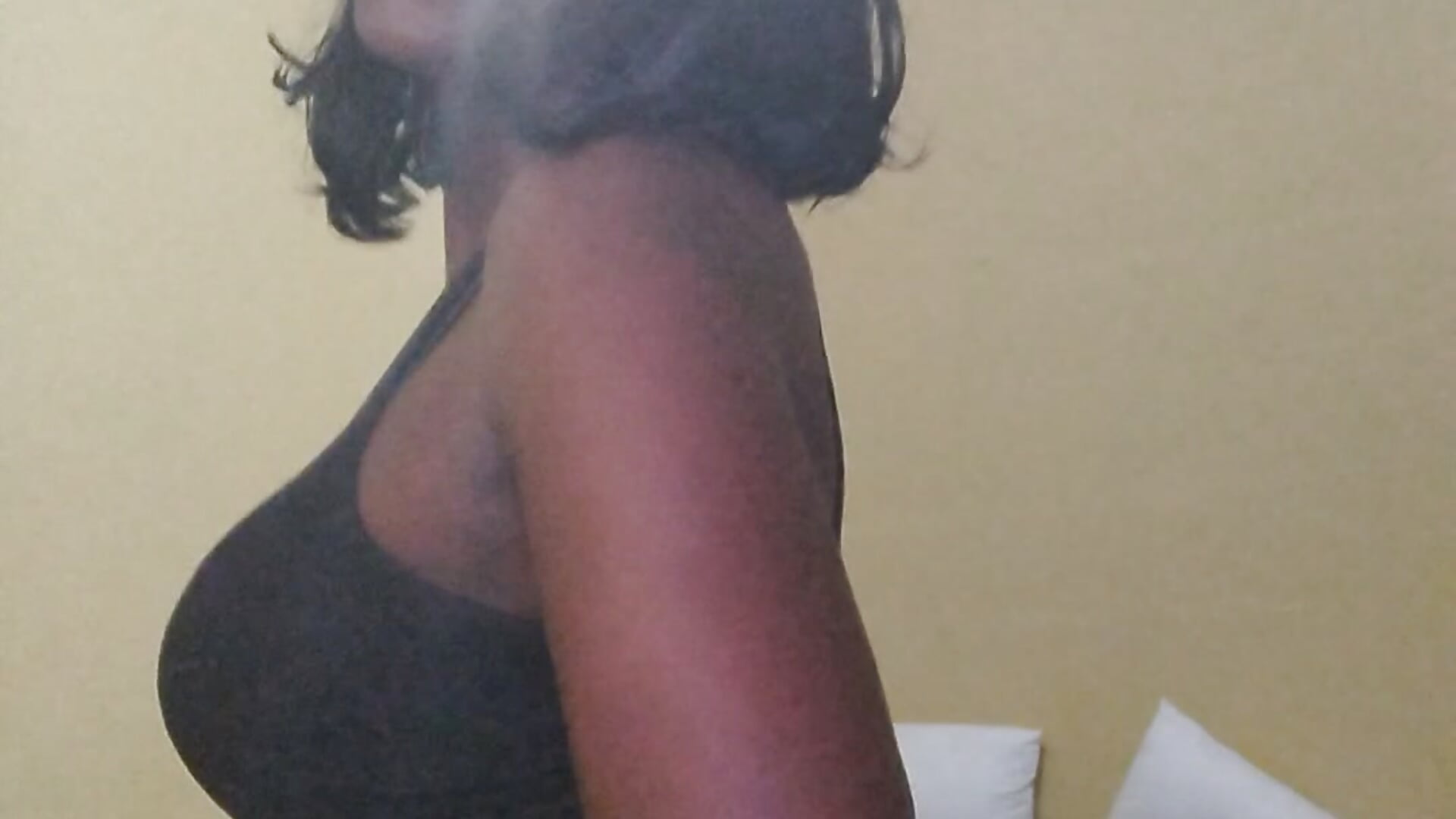 Getting all sweaty 😓 - video by darkkiss66