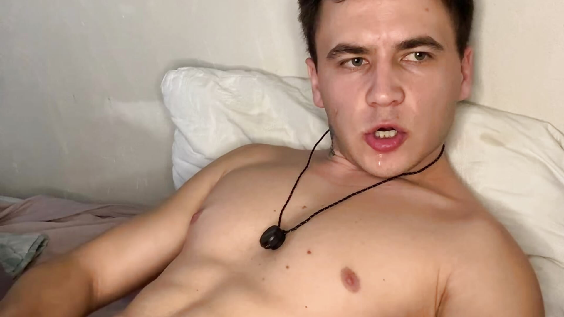 cumshot on the bed – видео вебкам-модели Denis_sport