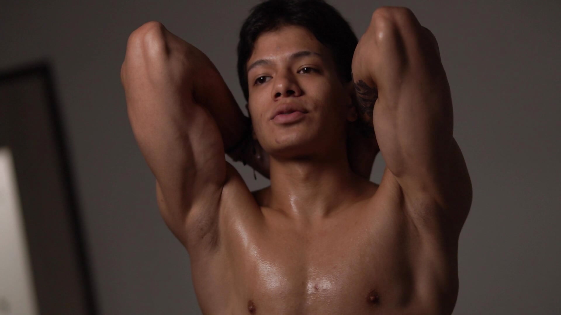 Tease - video av TonyPetrovjs cam-modell