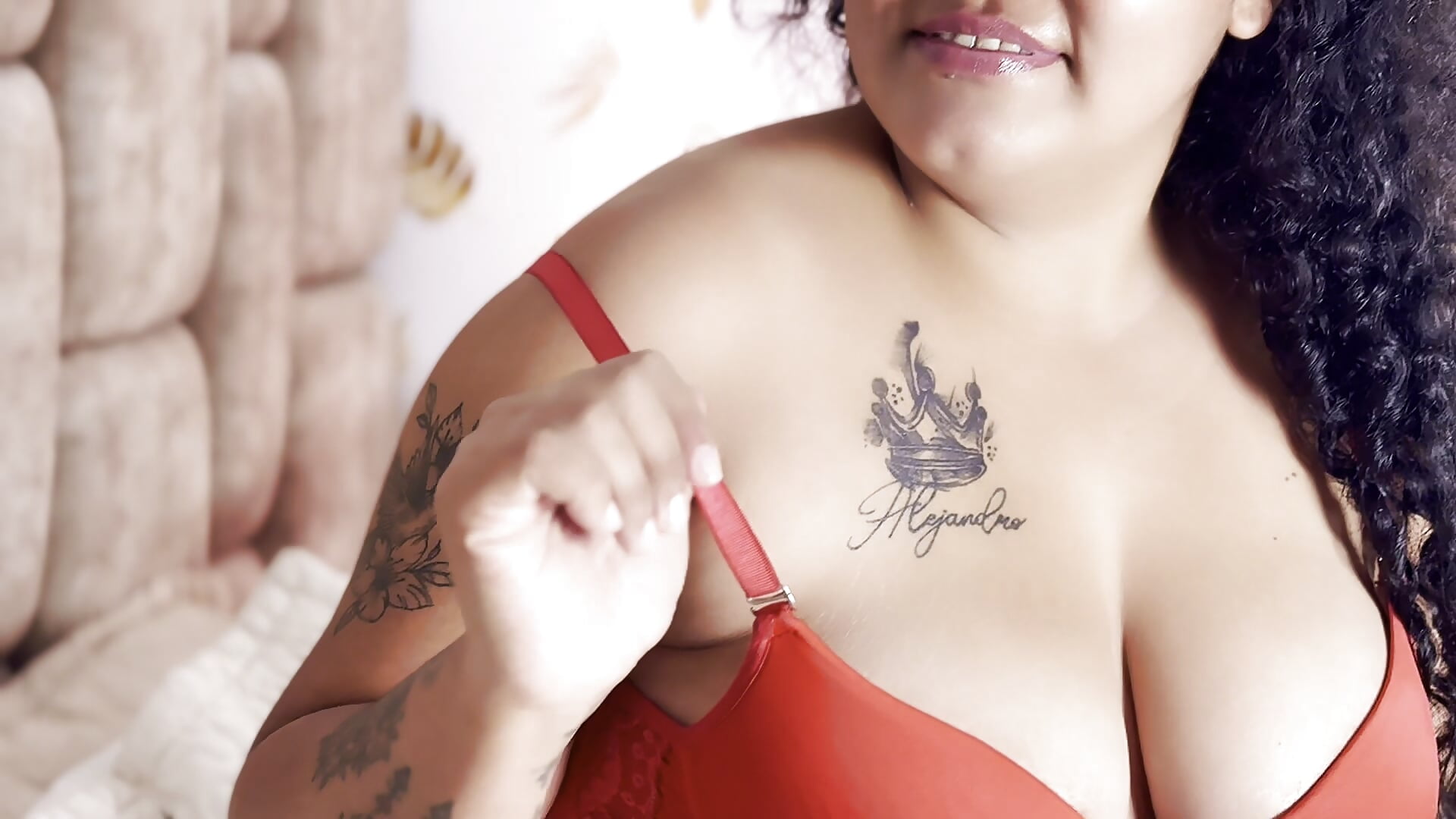 My sensual touch at the pace of your heartbeats 🥰 - відео від вебкаммоделі MarilynCole