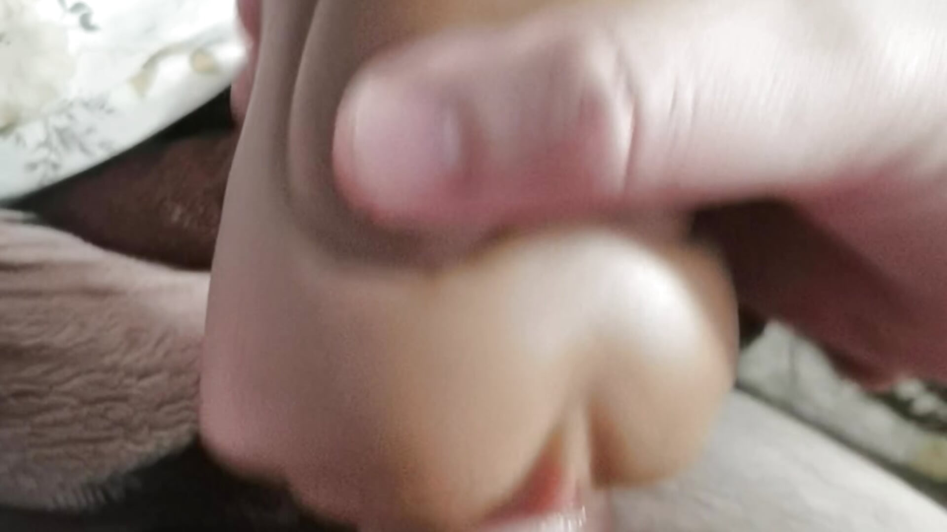 The Midget entered the pussy with a dildo. - video Mikecrazyhy kameramallilta