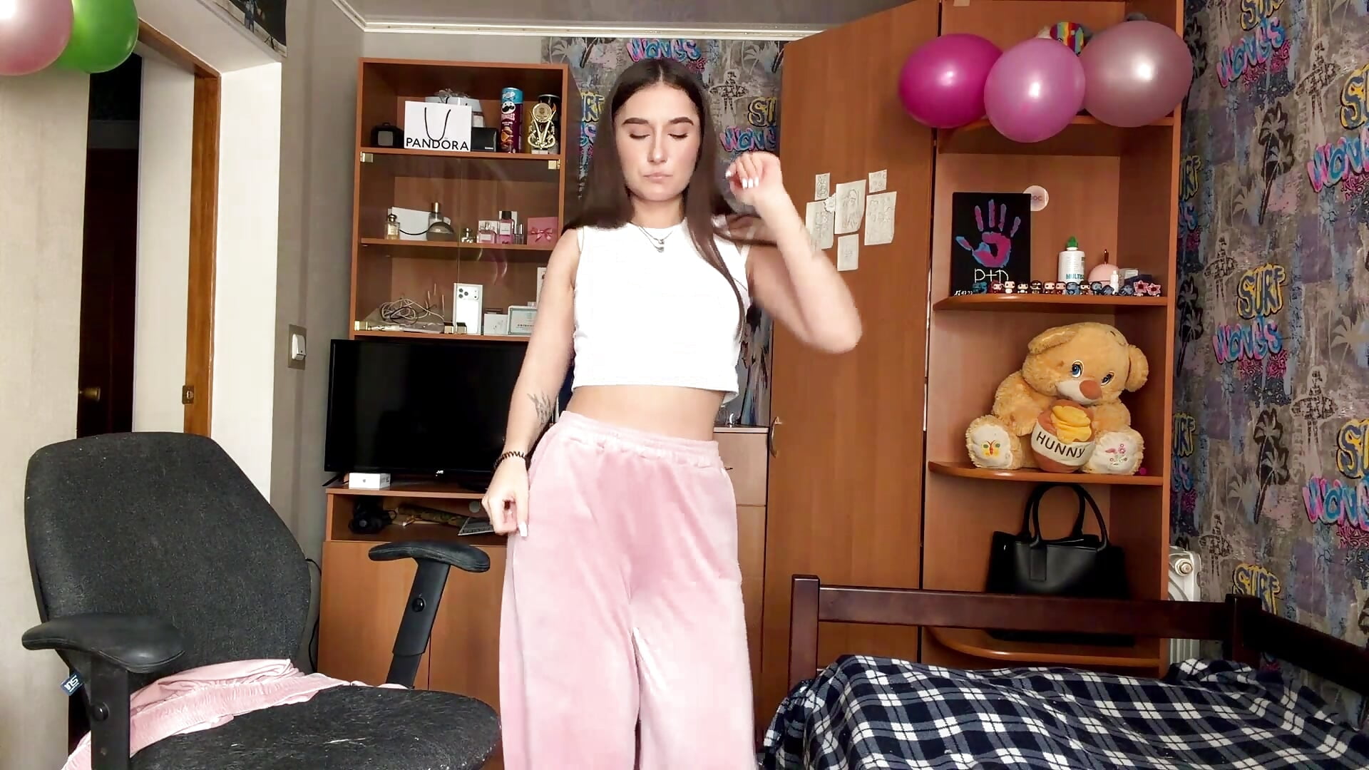 new movement — filmik poly_princess, modela(-lki) na kamerkach