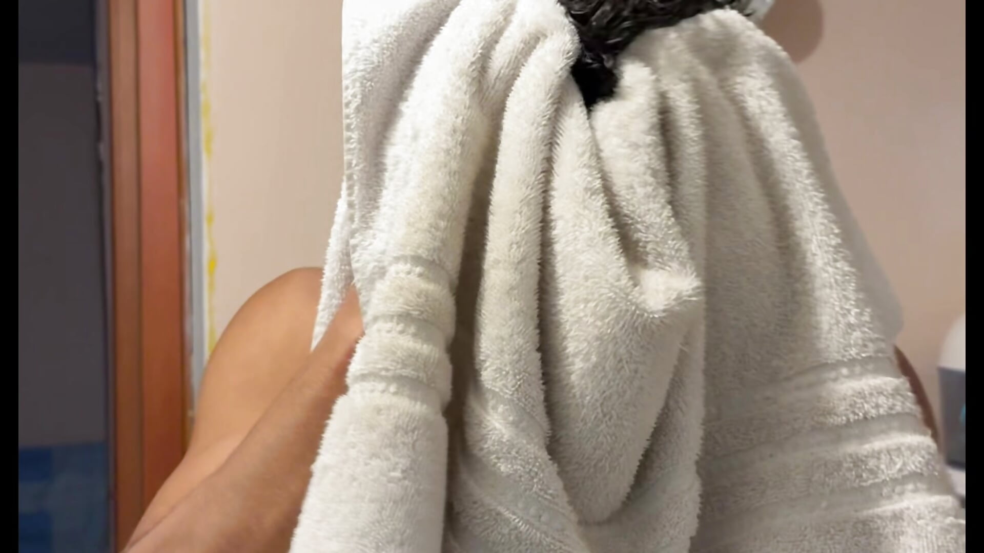 D99C3C3F-CE34-498F-A41C-C3FF607B81C8 - clip cu Tony_here model videochat